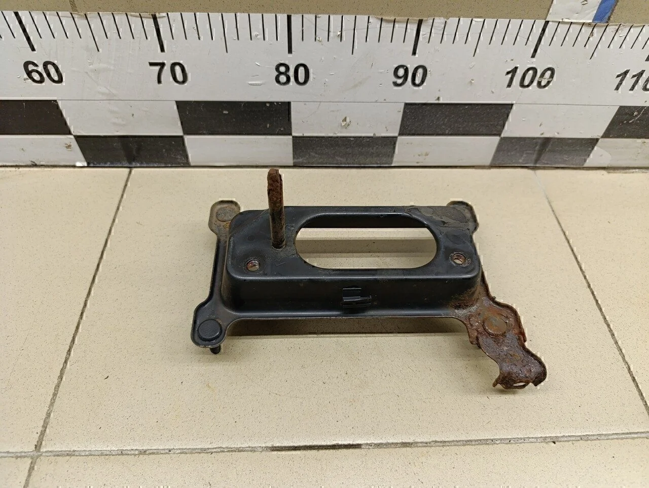 Кронштейн усилителя заднего бампера правый ix35/Tucson 2010-2015