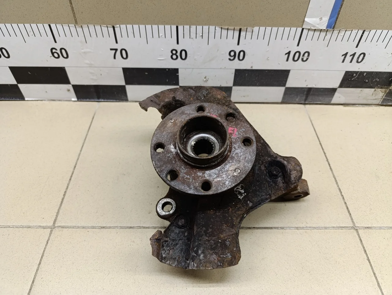 Кулак поворотный передний левый Corsa D 2006-2015