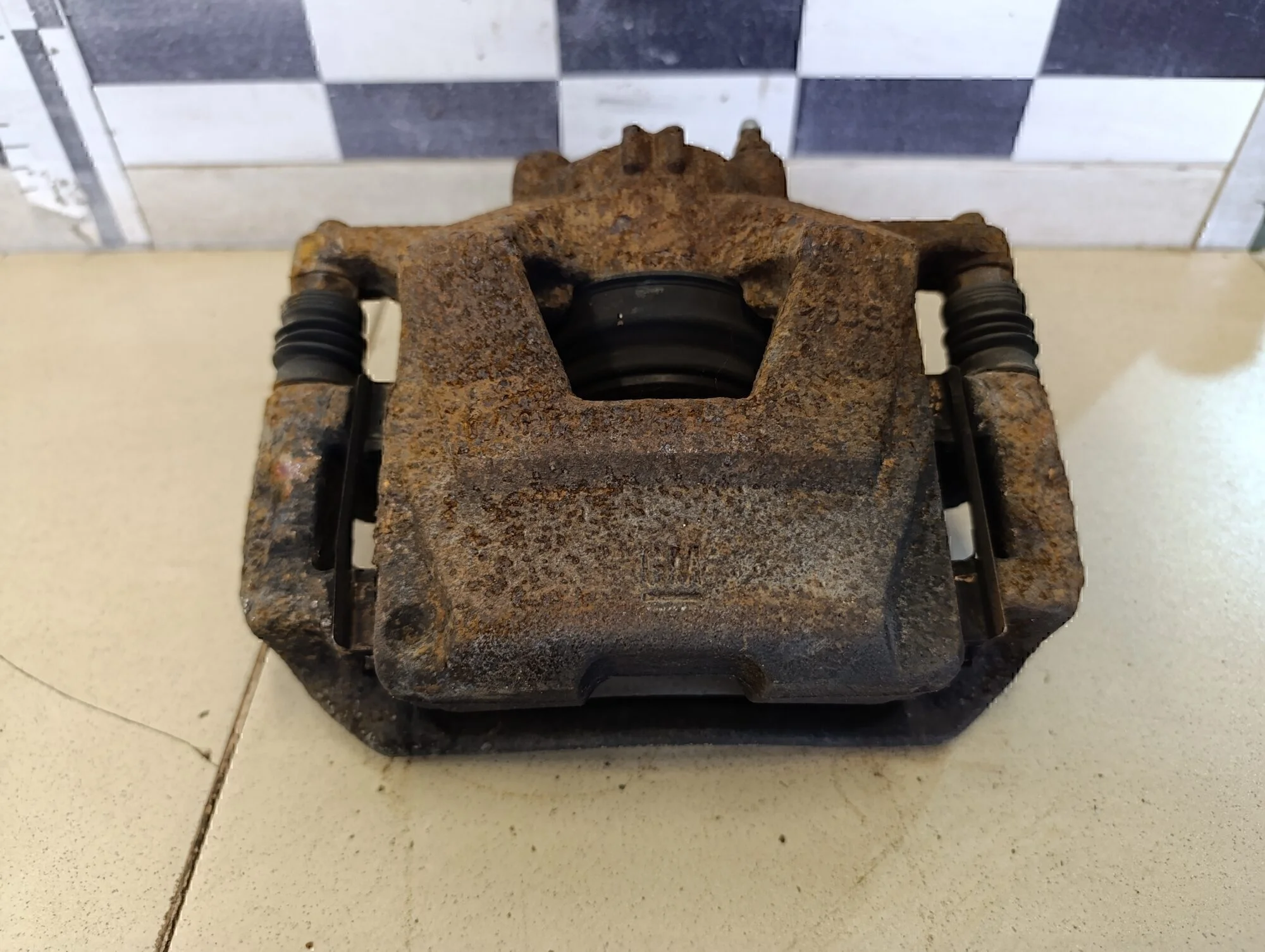 Суппорт передний левый Aveo (T300) 2011>