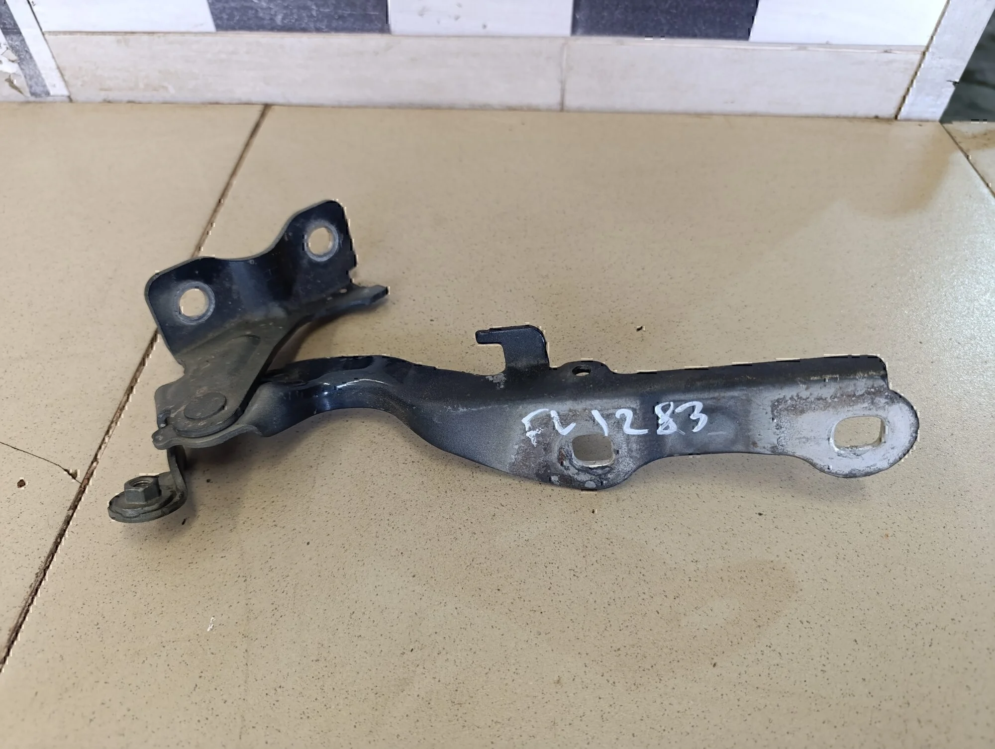 Петля капота левая Cruze 2009-2016