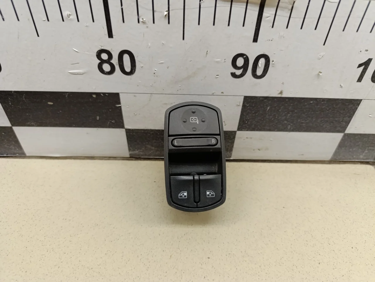 Блок управления стеклоподъемниками Corsa D 2006-2015