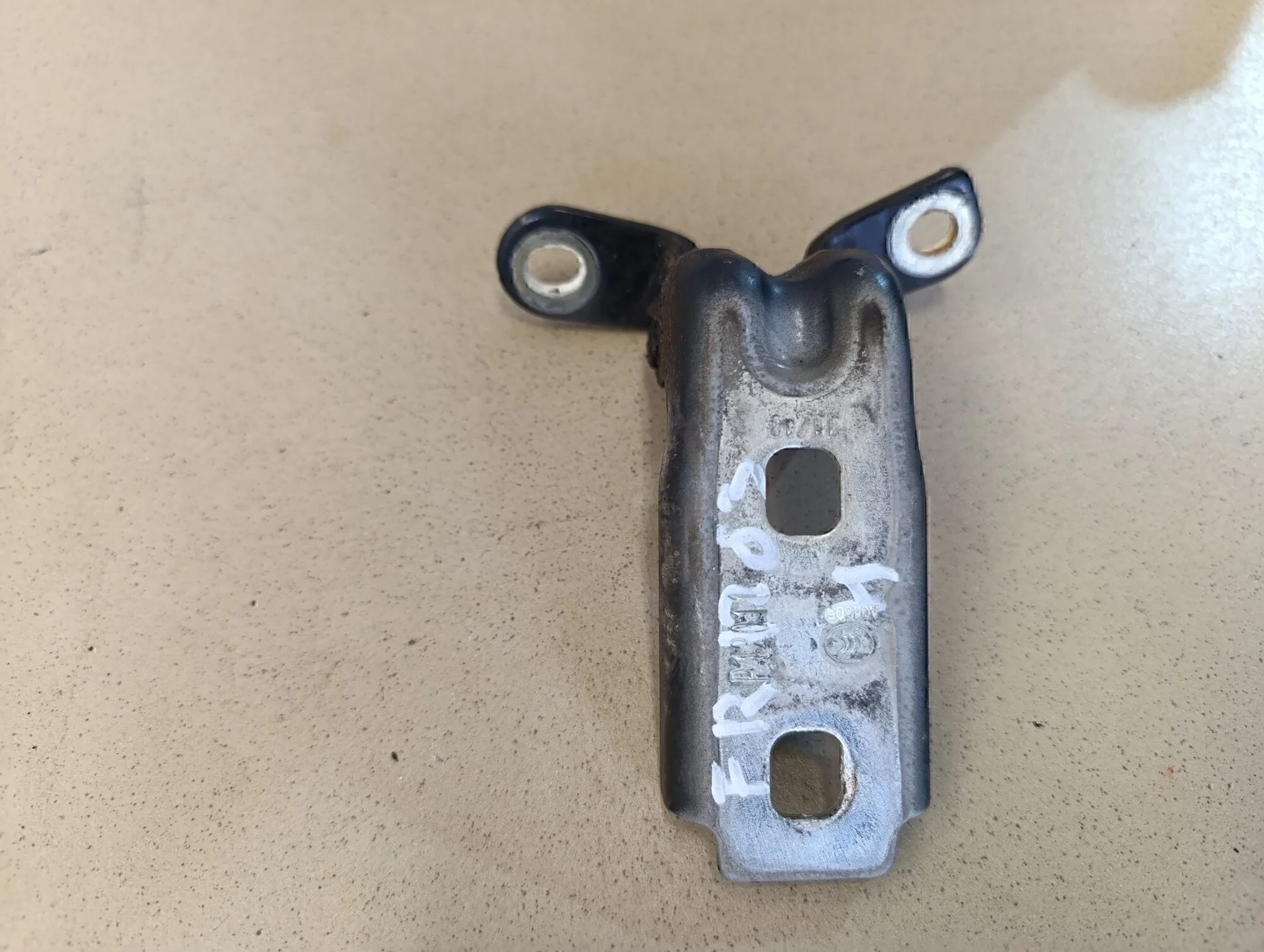 Петля двери передней Cruze 2009-2016