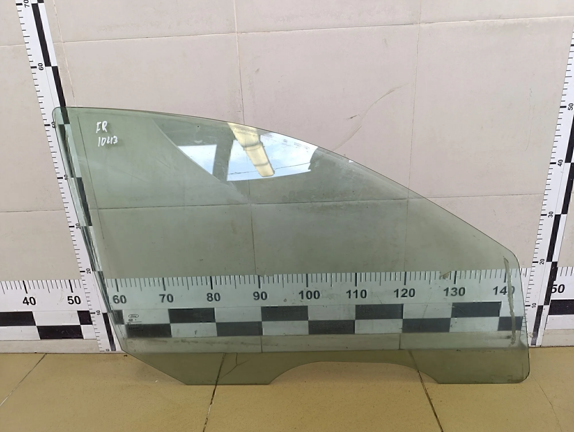 Стекло двери передней правой Focus I 1998-2004