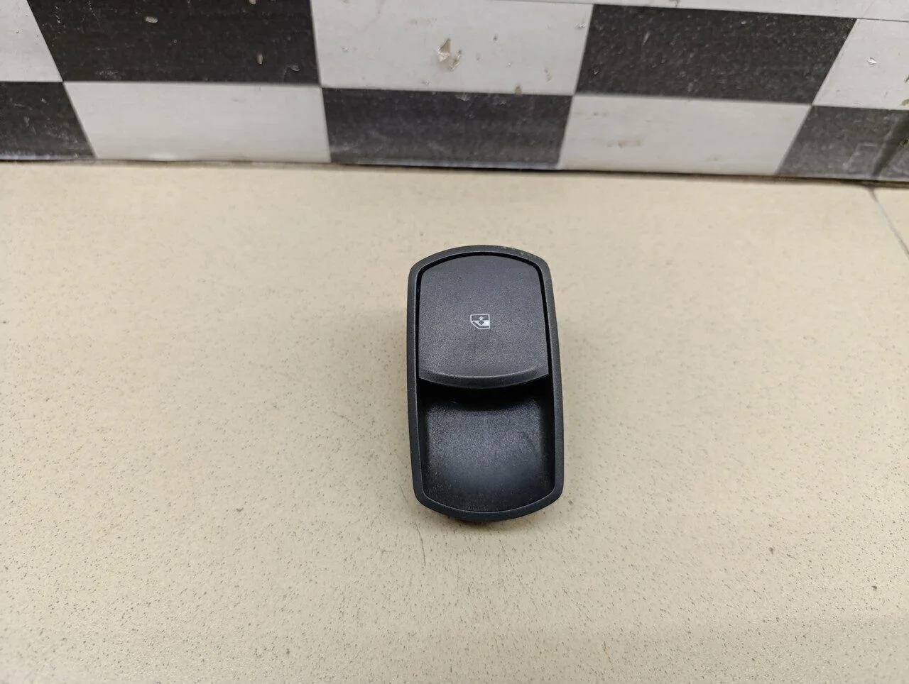 Кнопка стеклоподъемника Corsa D 2006-2015