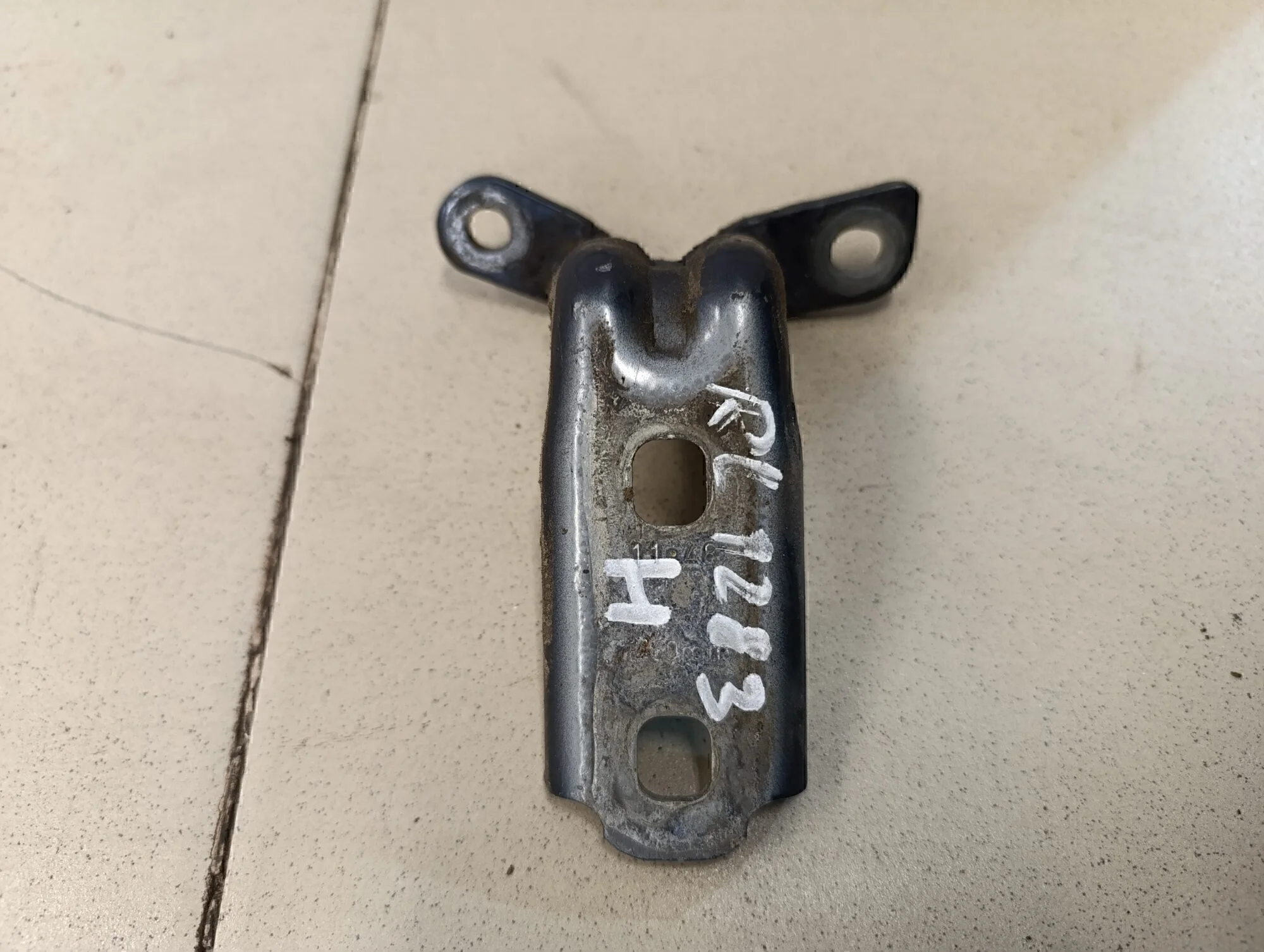 Петля двери Cruze 2009-2016