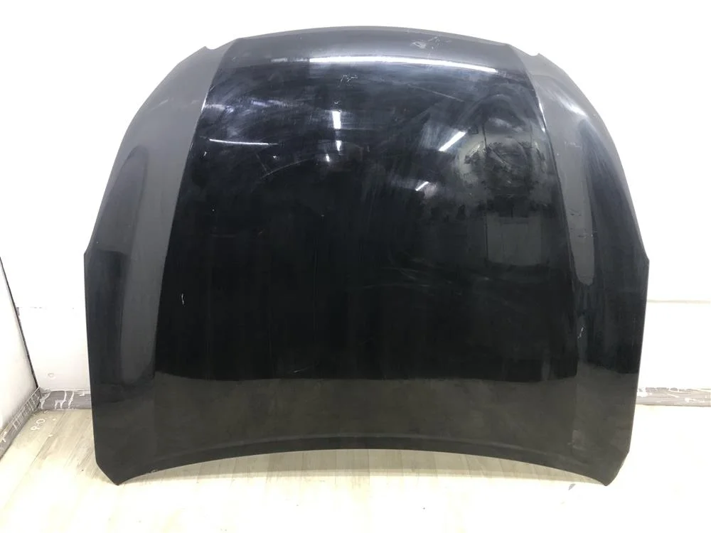 Капот черный (без утеплителя) УЦЕНКА подмят сбоку при перевозке