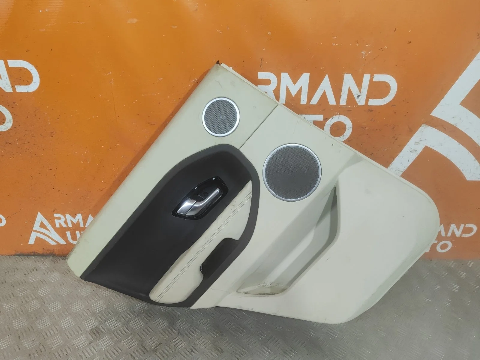 Обшивка двери Land Rover Range Evoque 2011-2018 L538