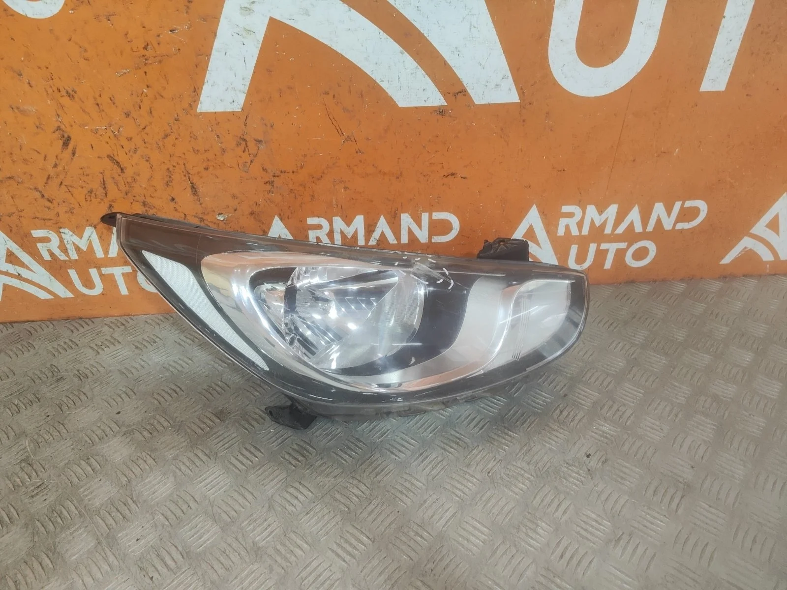 Фара Hyundai Solaris 2010-2014
