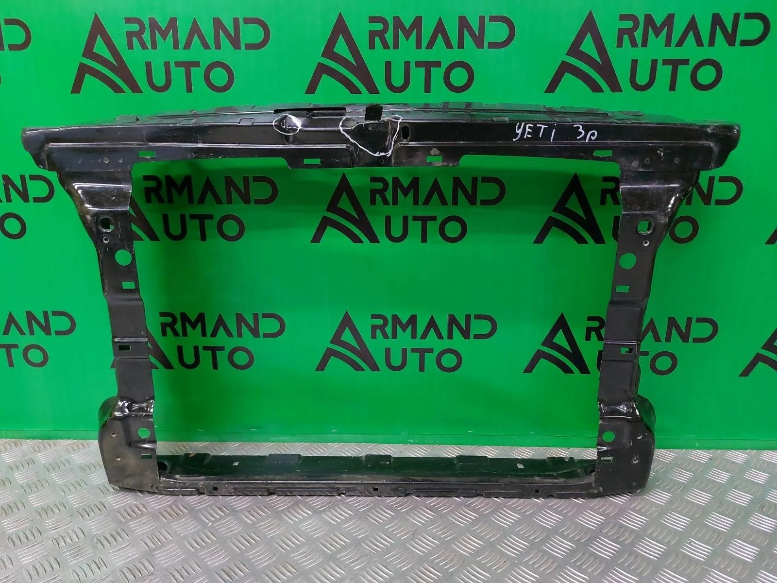 Панель передняя (суппорт радиатора) Skoda Yeti 2009-2018