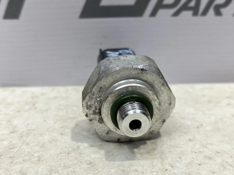 Датчик давления кондиционера Mercedes-benz 2014 W212