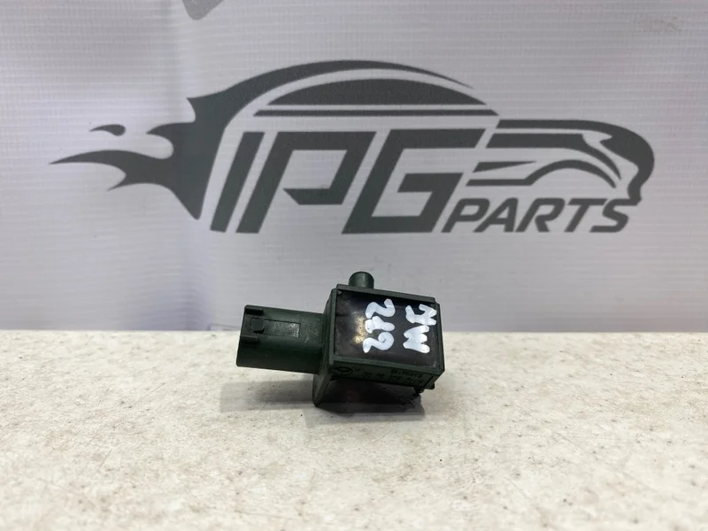 Датчик удара Mercedes-benz 2014 W212