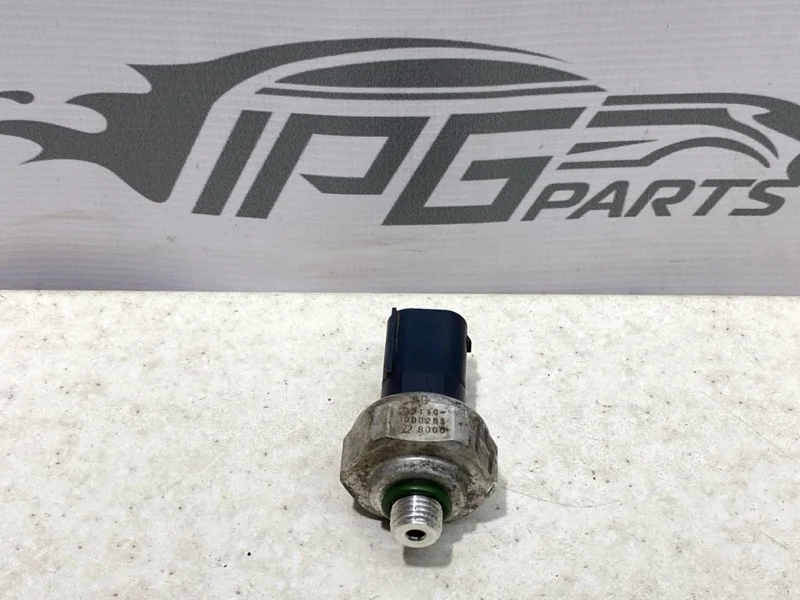 Датчик давления кондиционера Mercedes-benz 2010 W204