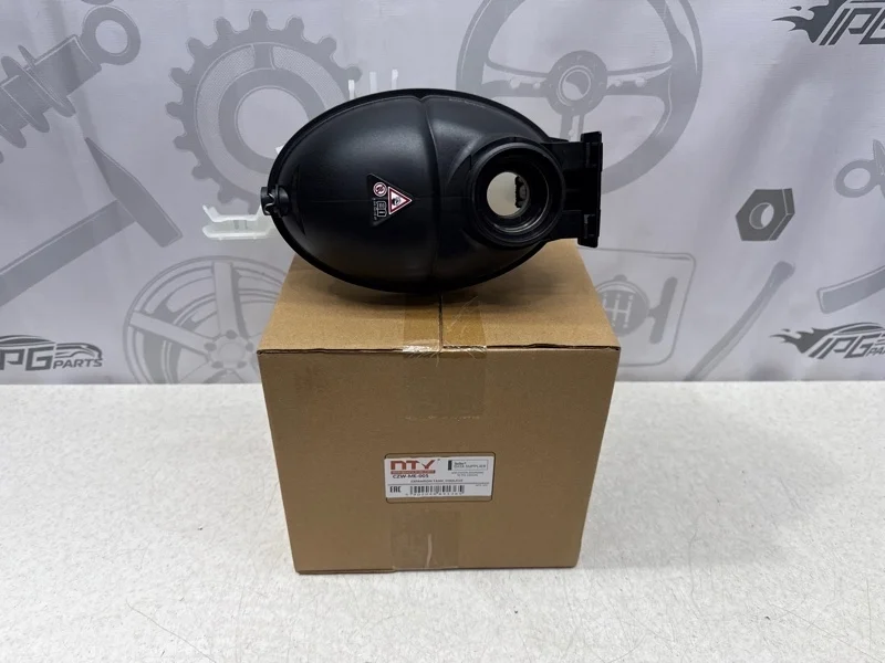 Расширительный бачок Mercedes-benz W204