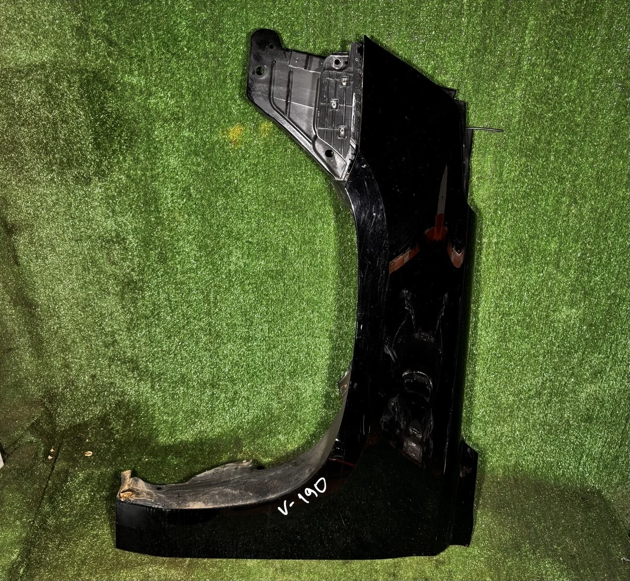 Крыло переднее левое Cadi 134589