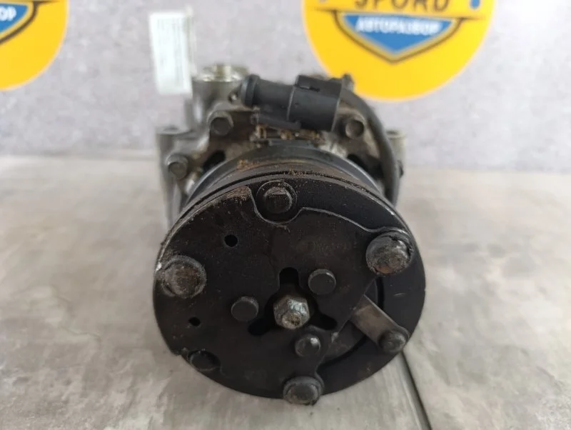 Компрессор кондиционера Ford Fusion 2004