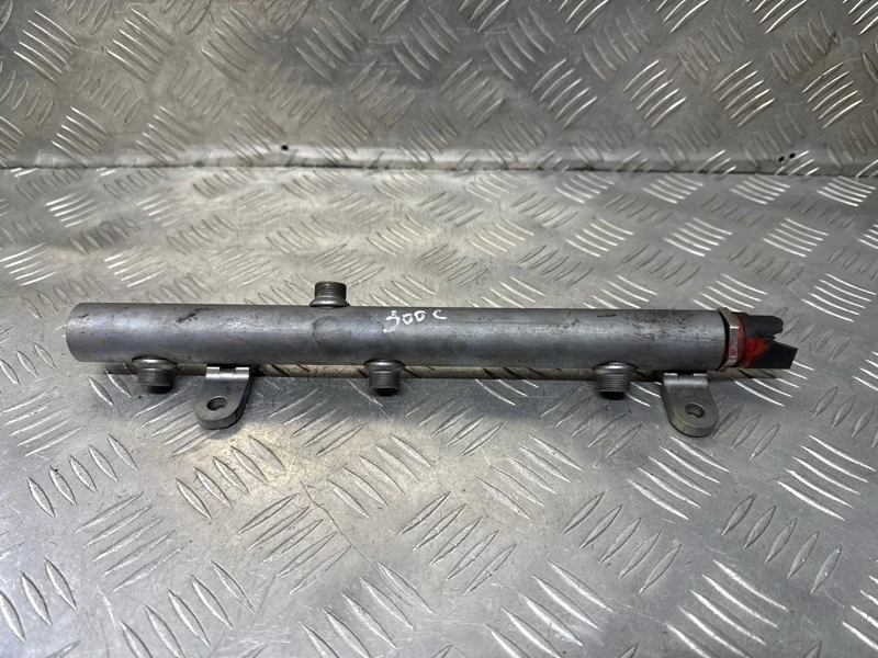 Топливная рампа Chrysler 300C (2004-2011) 2007 A6420702595 3.0 D