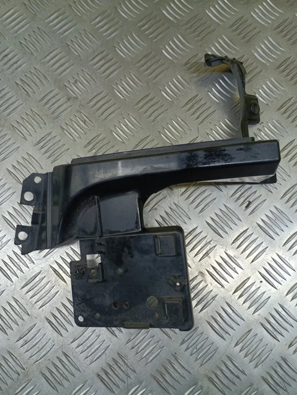 Кронштейн заднего бампера левый Land Rover Range Rover Evoque I (2011-2018) 2016 LR048697 2.0 D 204DTD