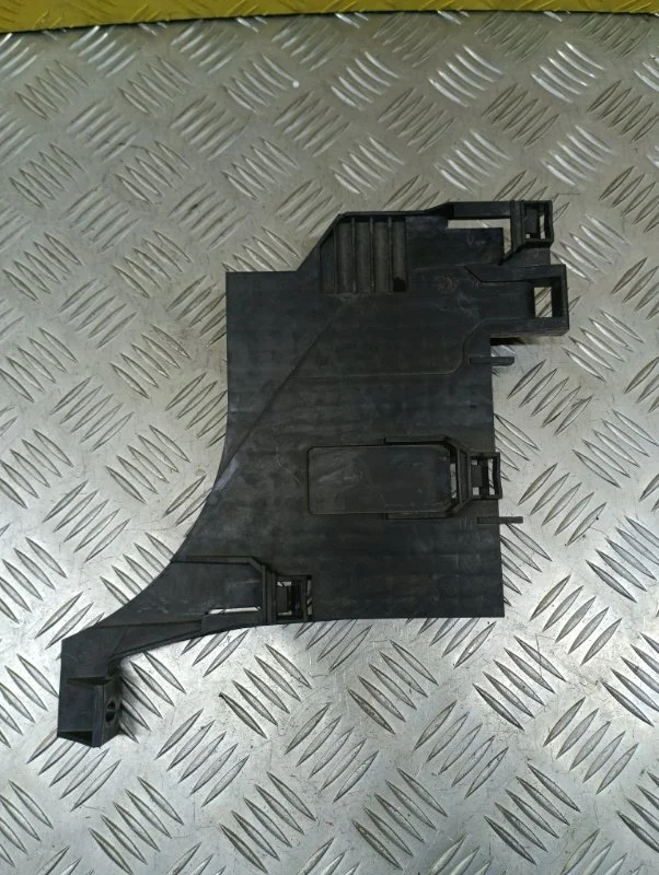 Крепление фары правой Land Rover Range Rover Evoque I (2011-2018) 2016 LR025744 2.0 D 204DTD