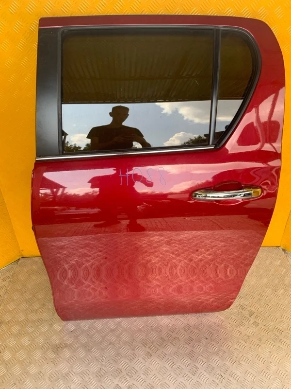 Дверь задняя левая Toyota Hilux (2015-2021) 2021 67004KK011 ПИКАП 2.8 D 1GDFTV