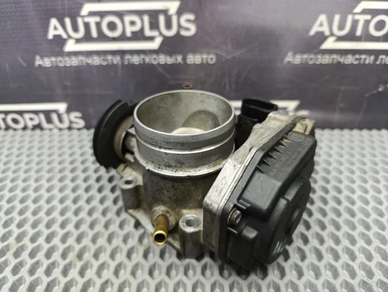 Дроссельная заслонка Volkswagen Bora 1999 06A133064J СЕДАН 1.6 AKL