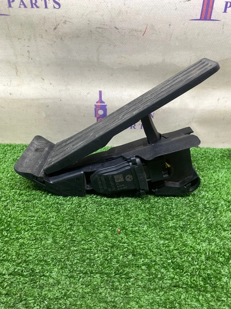 Педаль газа BMW F30