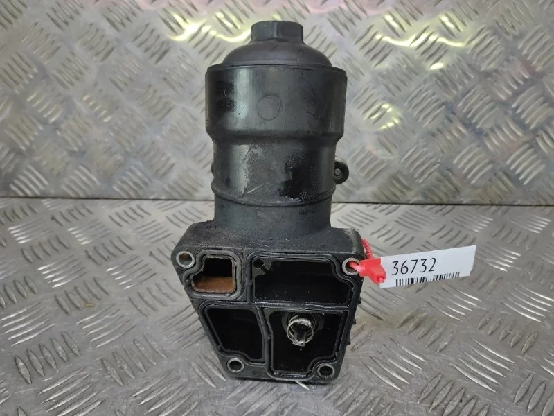 Корпус масляного фильтра Volkswagen Passat B7