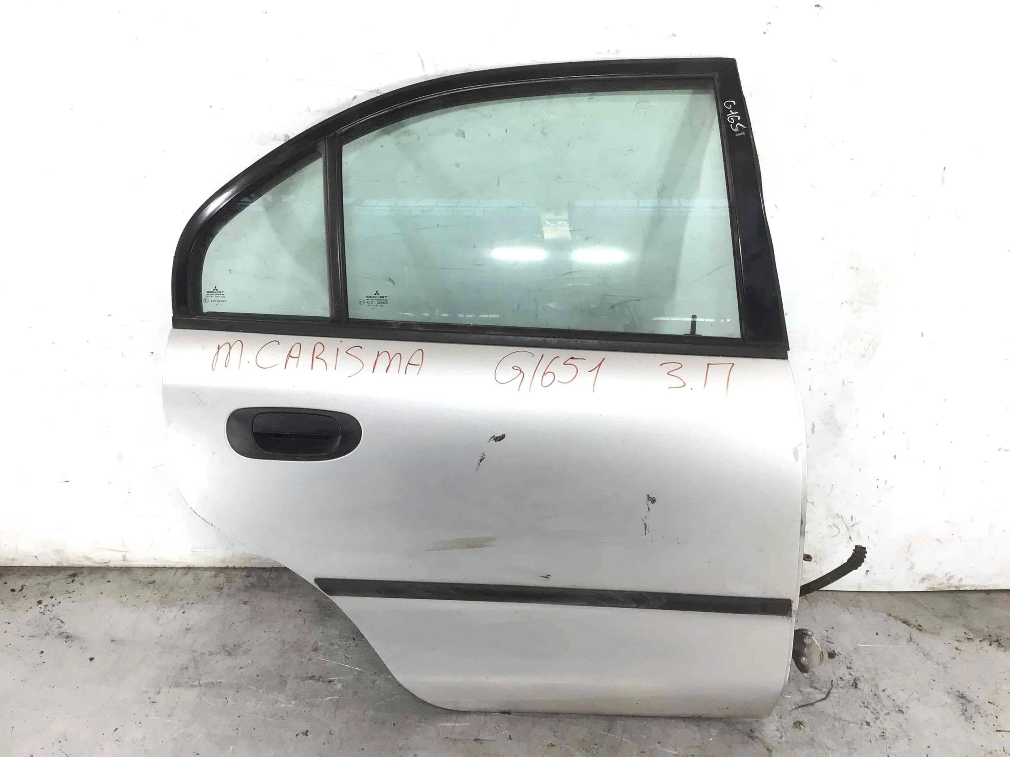 Дверь задняя правая Mitsubishi Carisma 1 поколение (1995-2000) бензин 1.6 i Механика Х/б