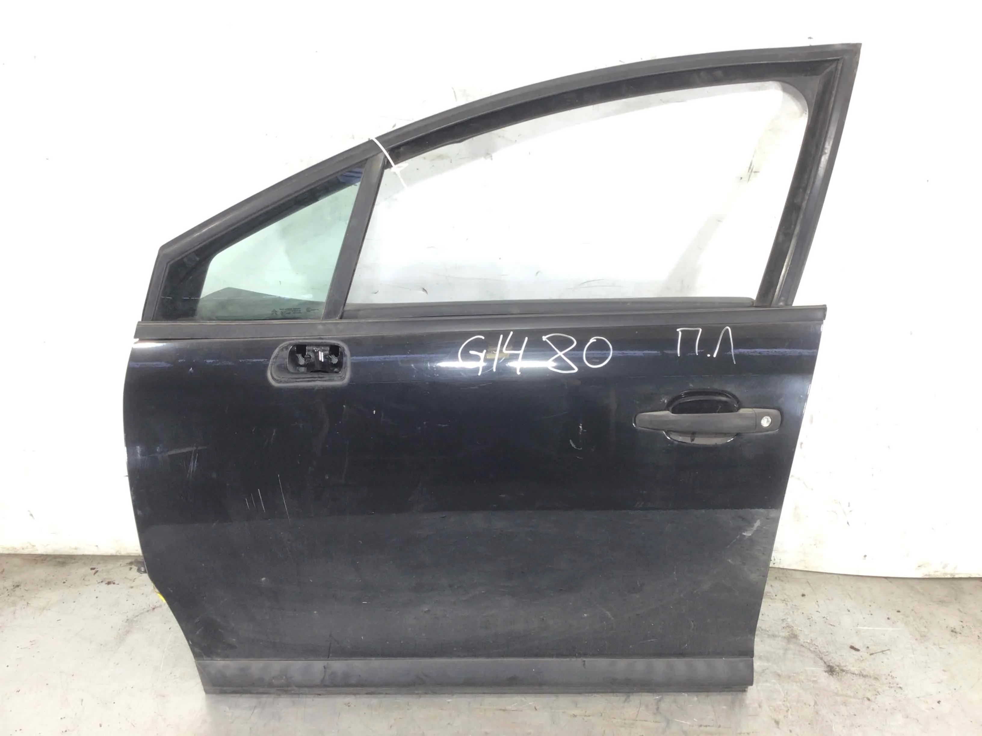 Дверь передняя левая Citroen C4 1 поколение 2004 - 2008 бензин 1.4 i Механика Х/б