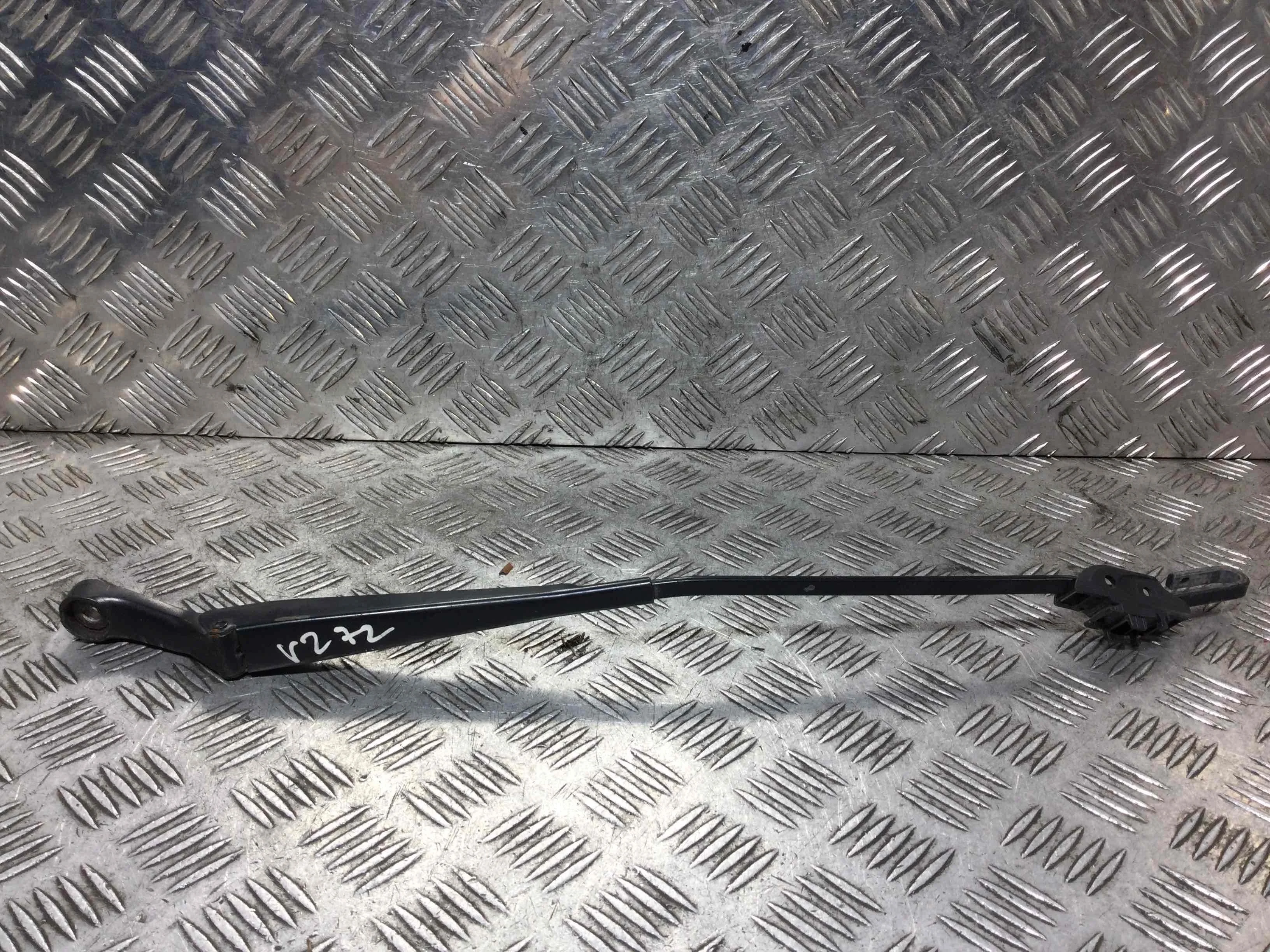 Щеткодержатель (поводок стеклоочистителя, дворник) Volkswagen Passat B5 (1996-2000) бензин 1.6 i Механика Универсал