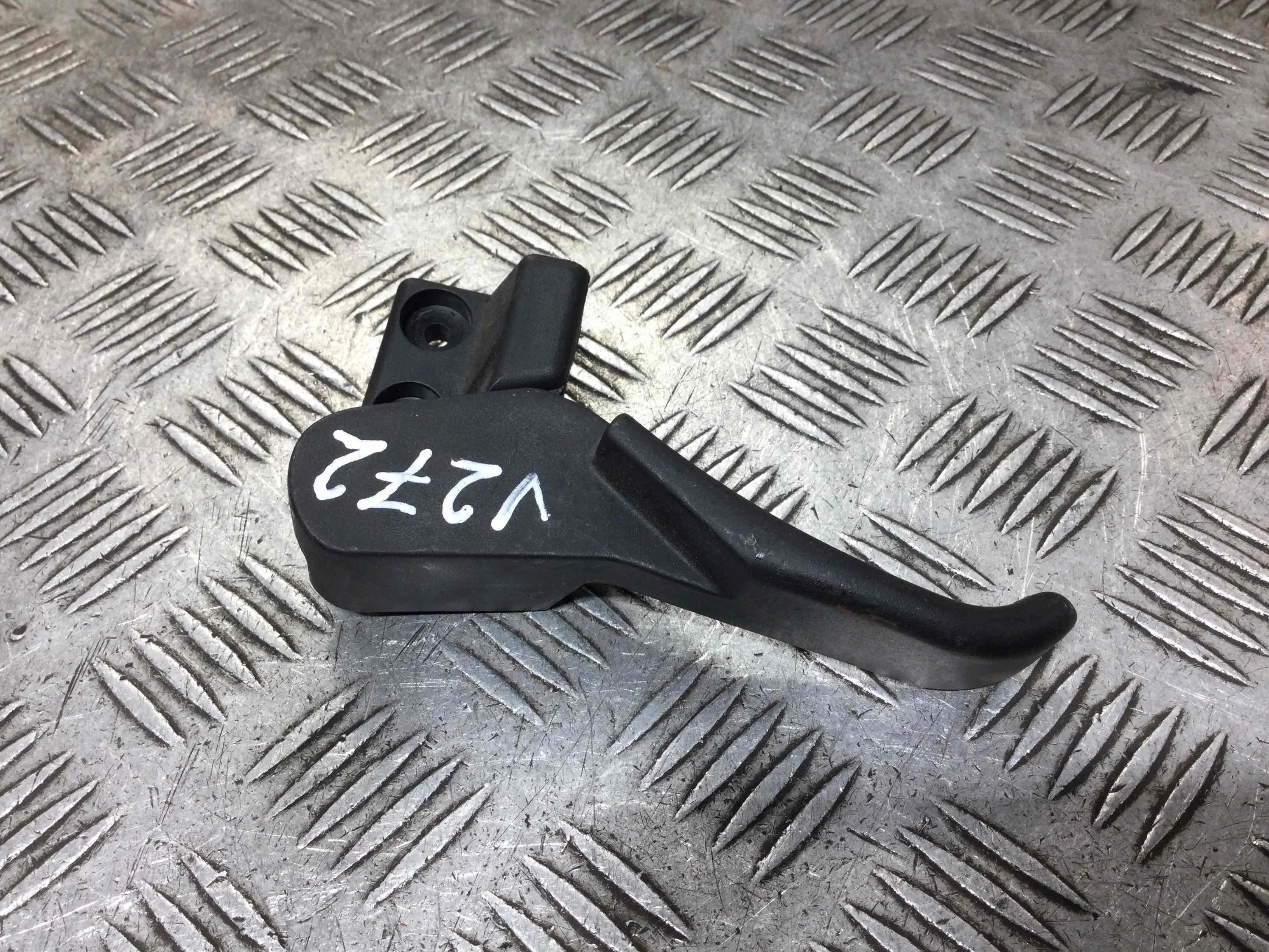 Ручка открывания капота Volkswagen Passat B5 (1996-2000) бензин 1.6 i Механика Универсал