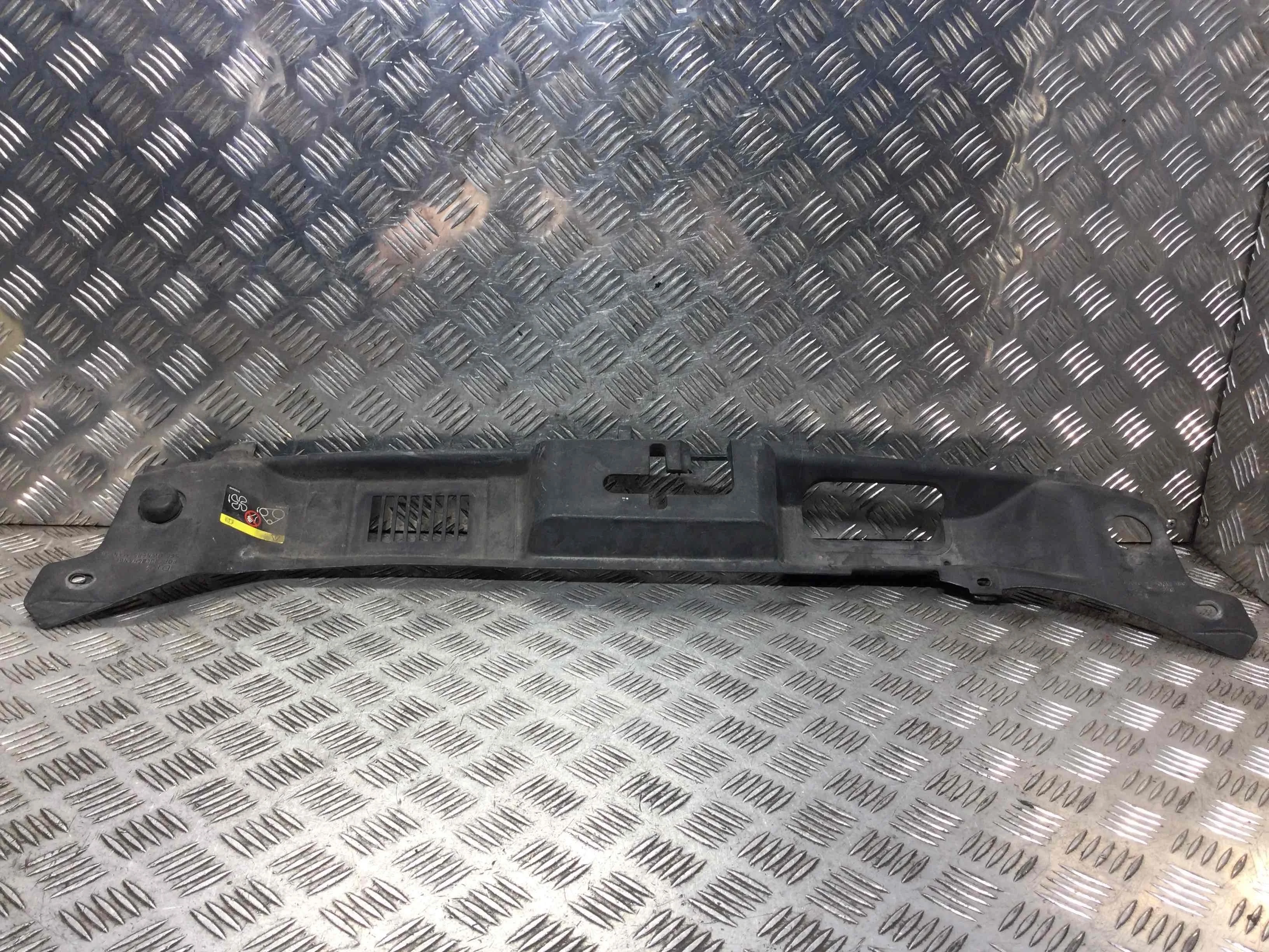 Накладка замка капота Volvo S40 2 поколение [рестайлинг] (2007-2012) бензин 2.4 i Механика Седан