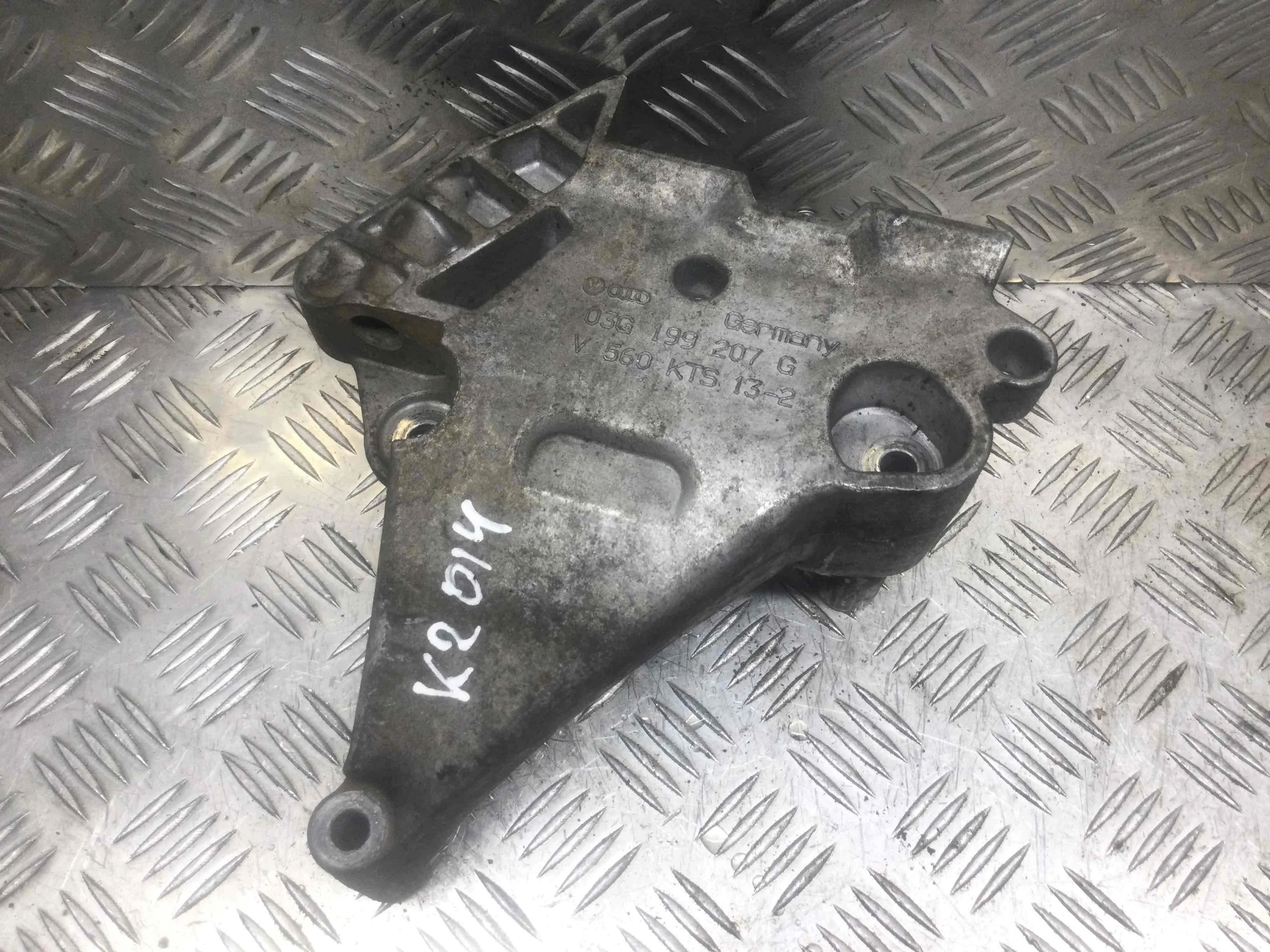 Кронштейн Volkswagen Passat B6 (2005-2010) дизель 1.9 TDI Механика Седан