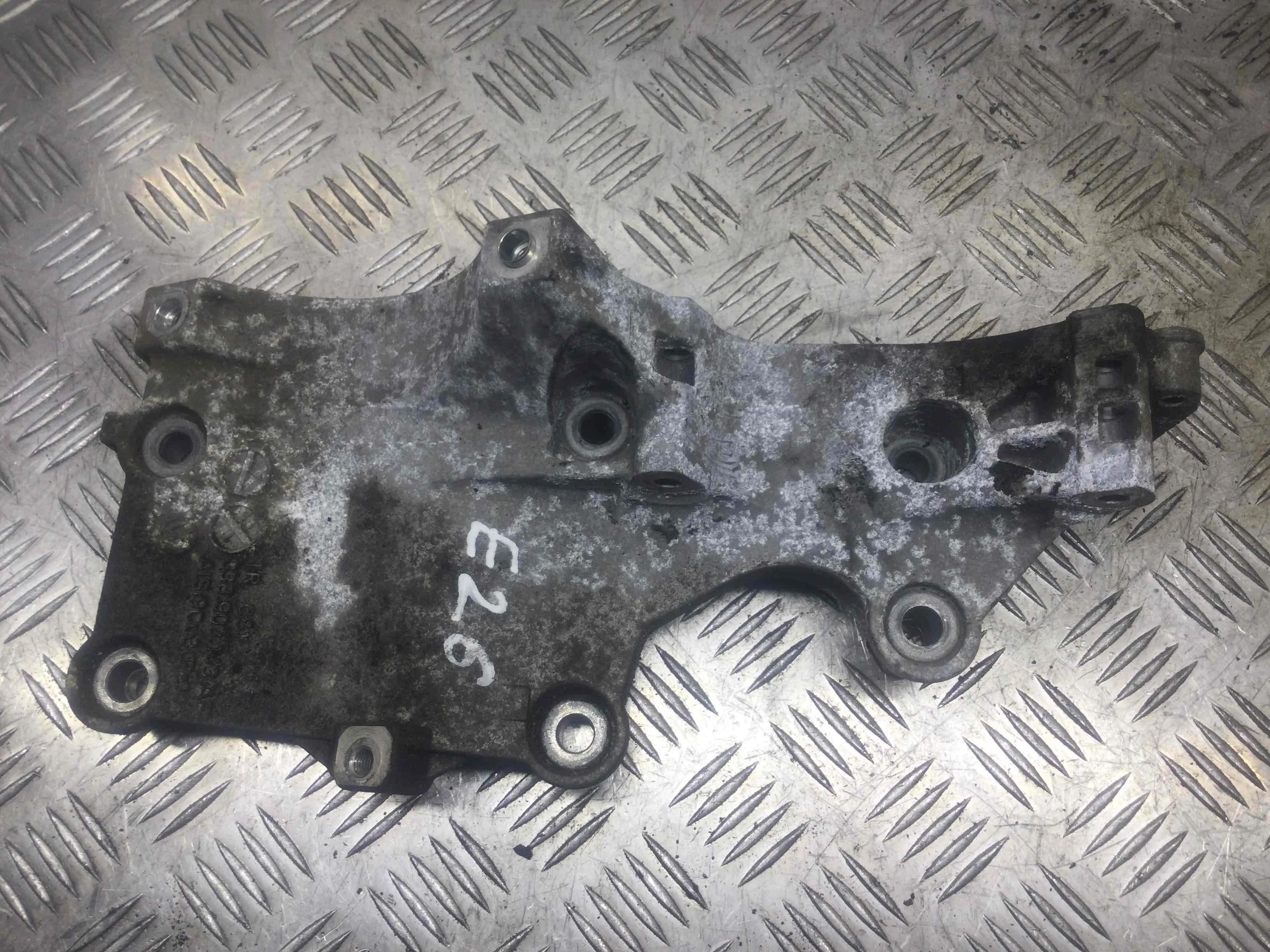 Кронштейн Volkswagen Passat B6 (2005-2010) дизель 1.9 TDI Механика Универсал