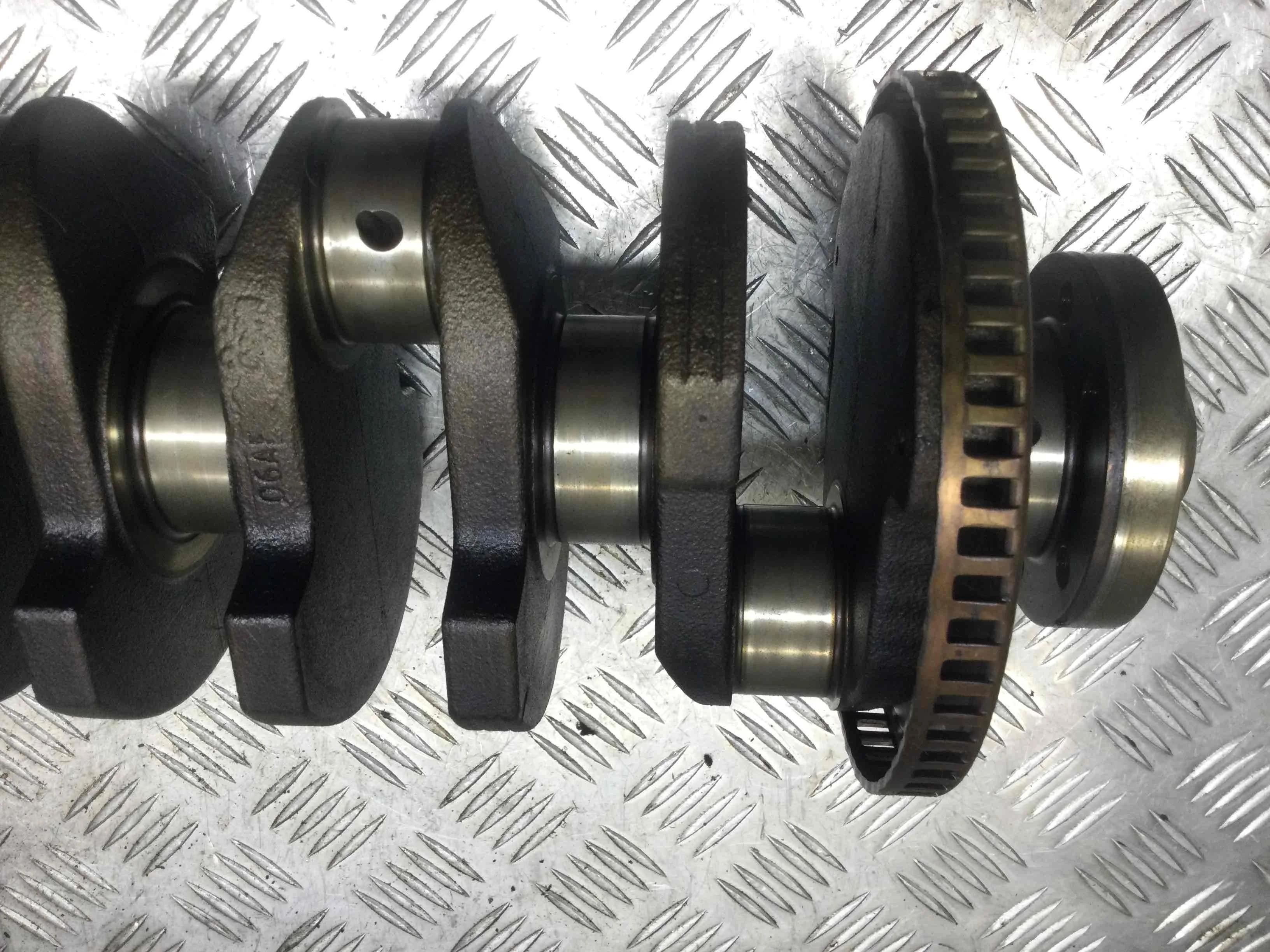 Коленвал SEAT Altea 1 поколение (2004-2009) бензин 2.0 FSI Механика Х/б