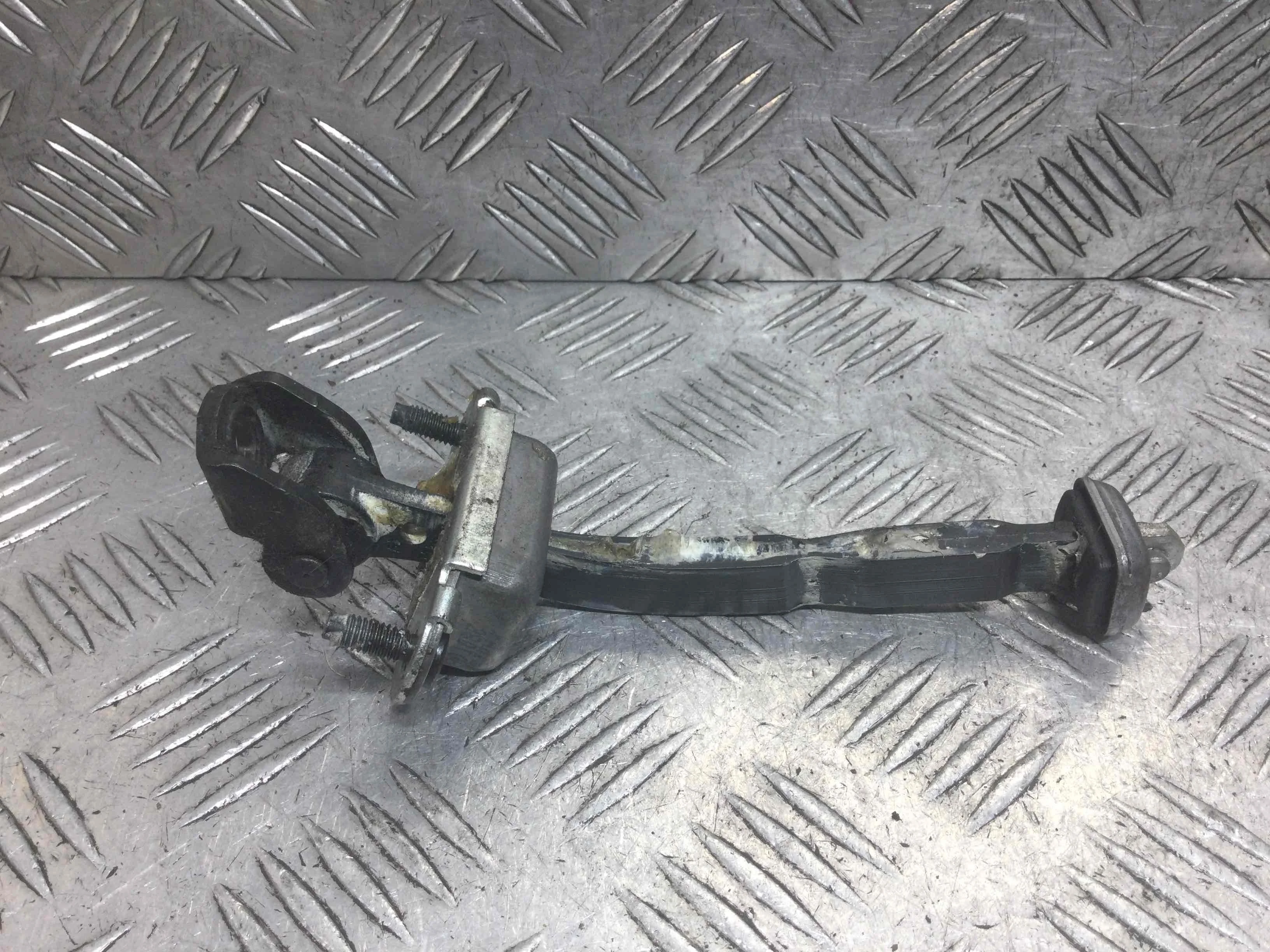 Ограничитель открывания двери передней Ford Focus 1 поколение (1998-2001) бензин 1.6 i Механика Универсал