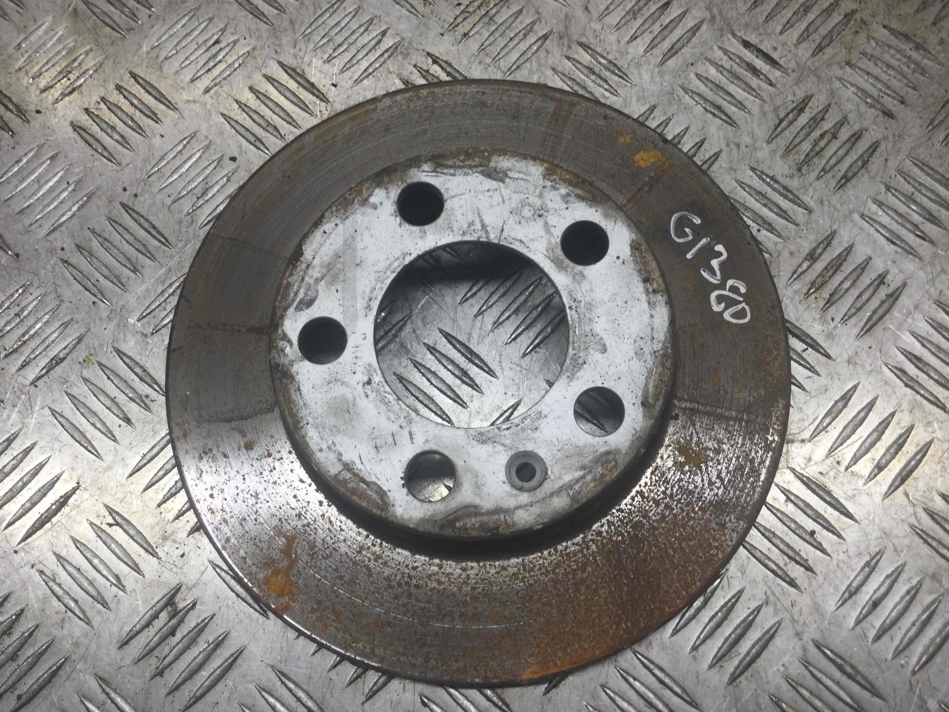 Диск тормозной задний Volkswagen Golf 4 поколение (1997-2004) бензин 1.6 i Механика Универсал