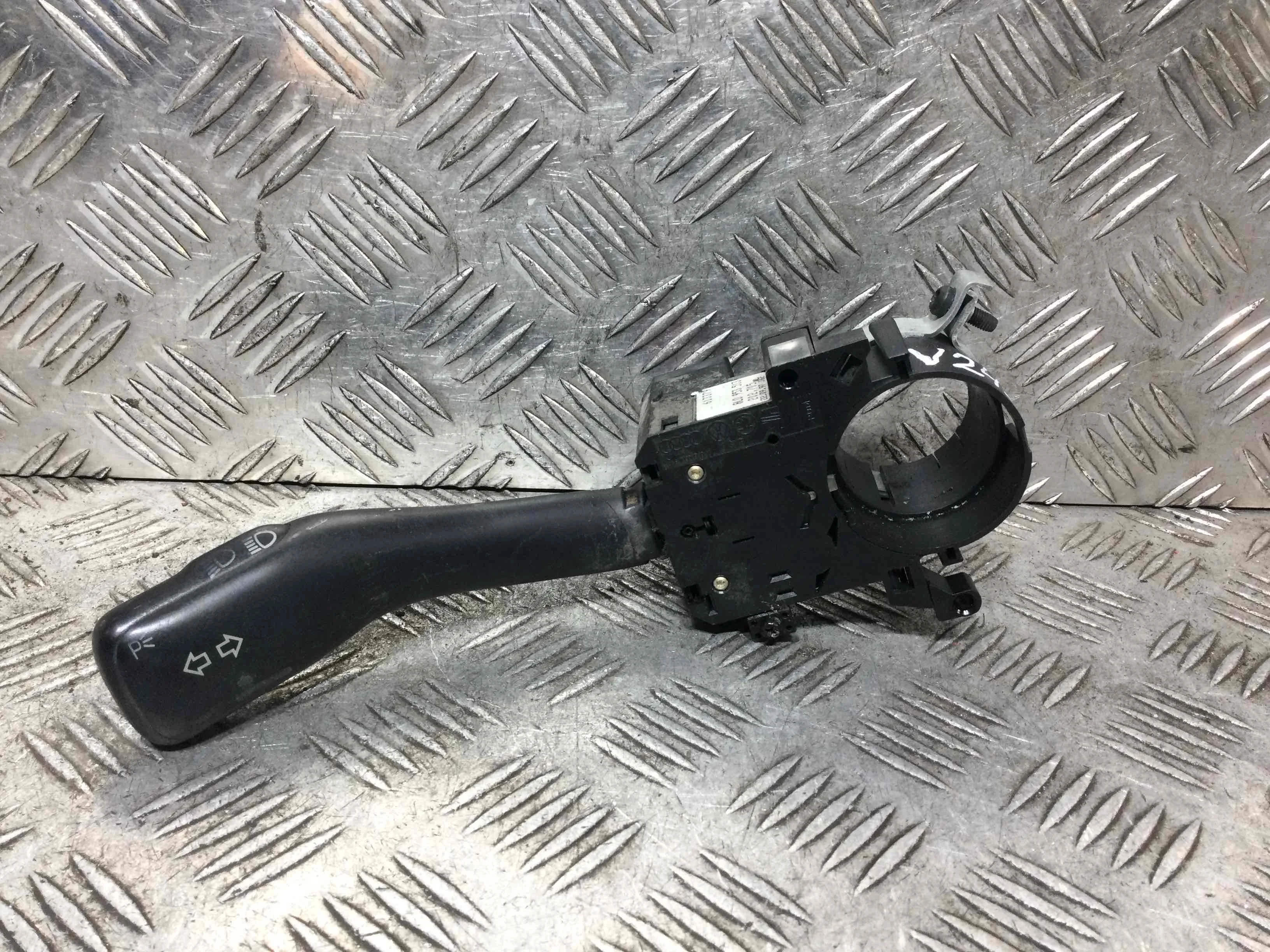 Переключатель поворотов Volkswagen Passat B5 (1996-2000) бензин 1.8 i Механика Седан