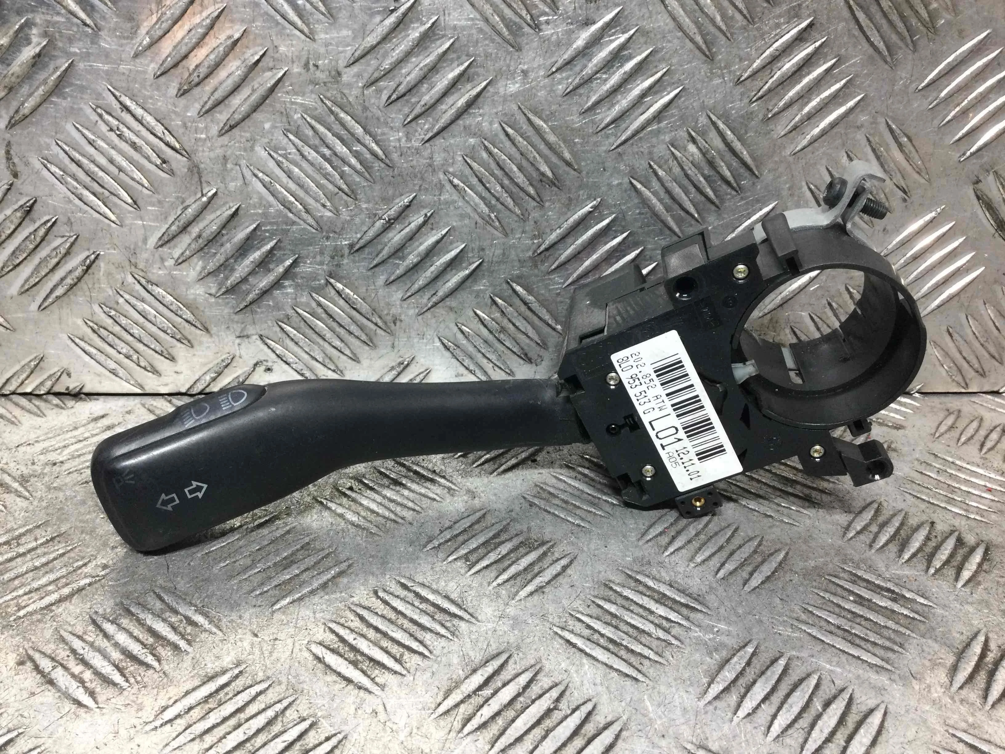 Переключатель поворотов Volkswagen Golf 4 поколение (1997-2004) бензин 1.4 i Механика Х/б