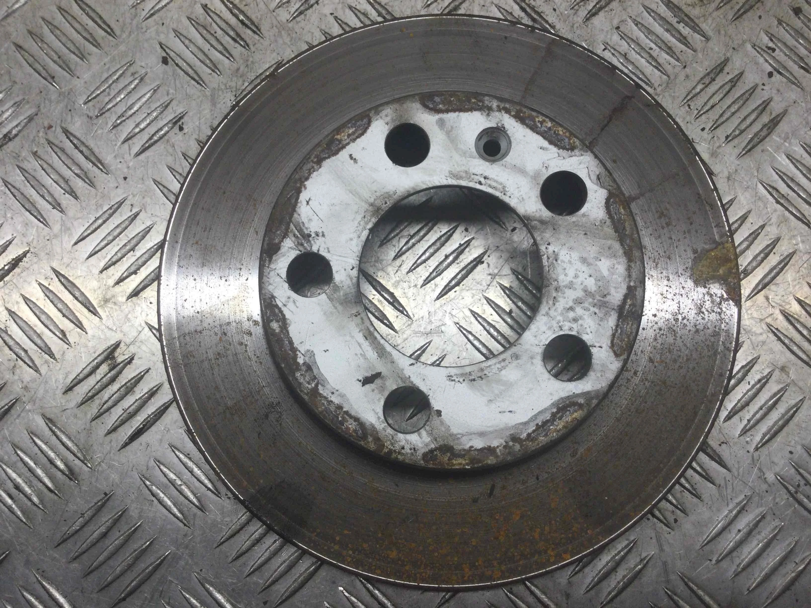 Диск тормозной задний Volkswagen Golf 4 поколение (1997-2004) бензин 1.6 i Механика Универсал