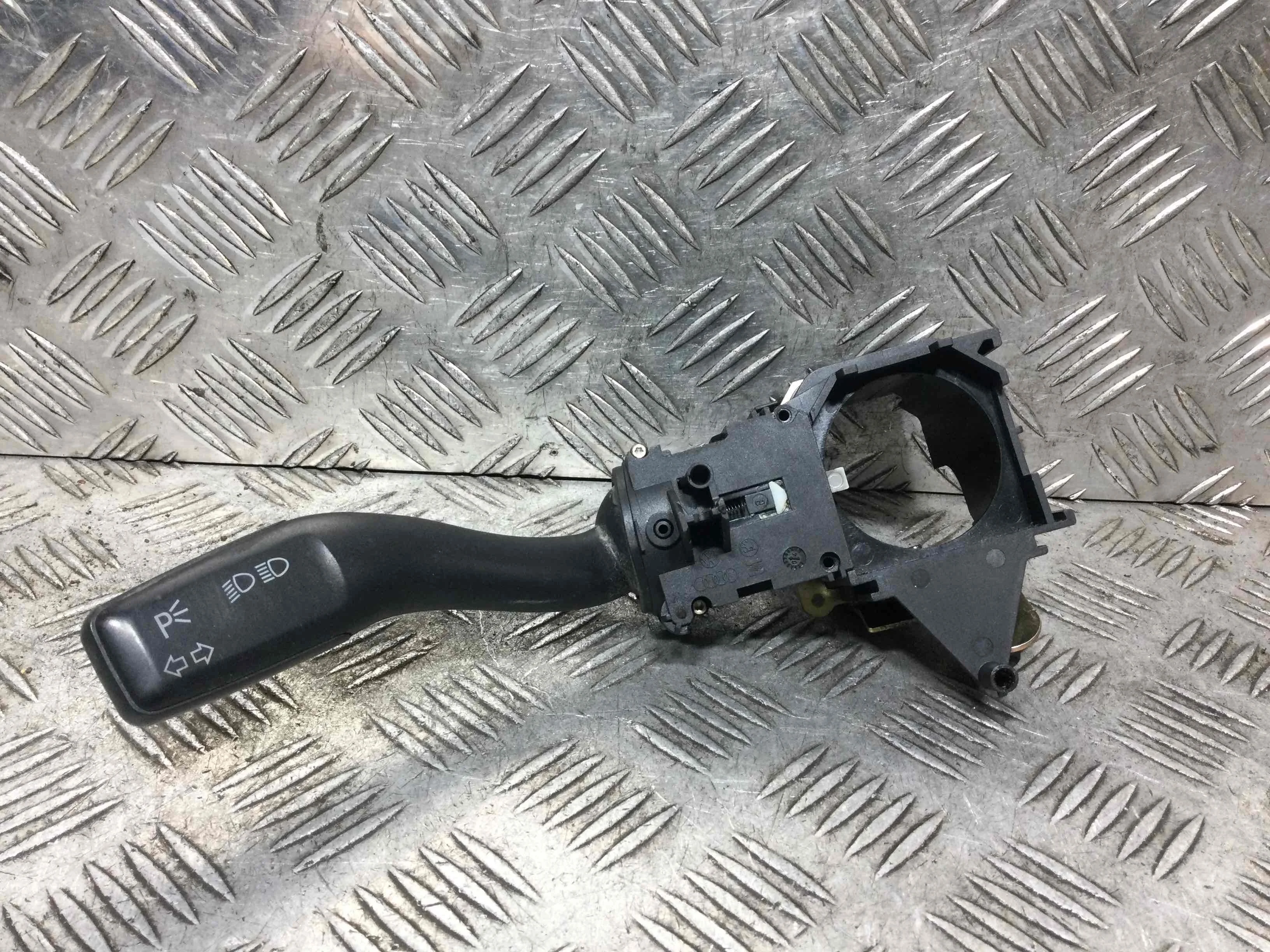 Переключатель поворотов Audi A4 B6 (2000-2005) дизель 2.5 TDI Автомат Универсал