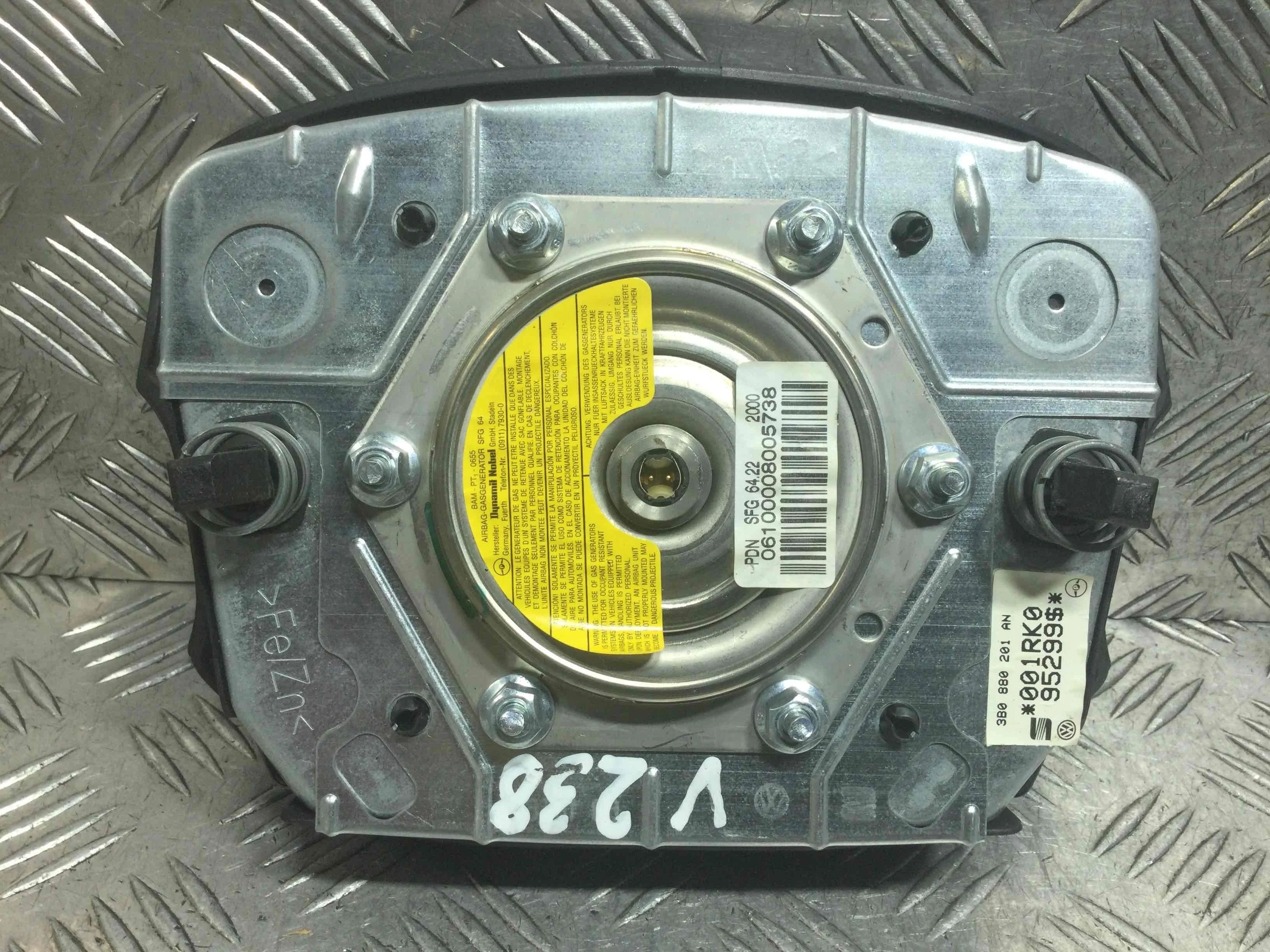 Подушка безопасности водителя Volkswagen Sharan 1 поколение [рестайлинг] (2000-2003) дизель 1.9 TDI Автомат Минивэн