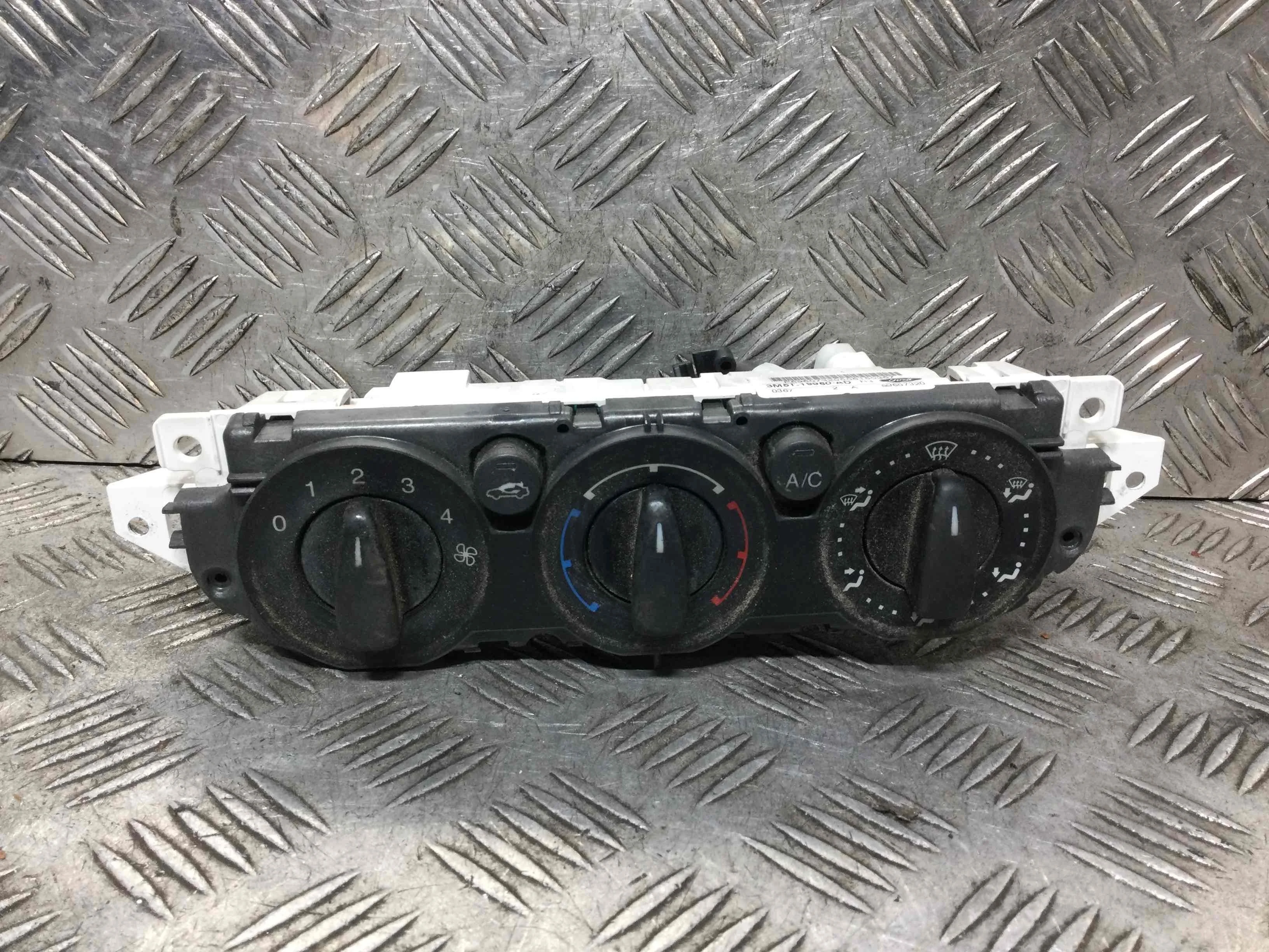 Блок управления печки/климат-контроля Ford Mondeo 3 поколение (2000-2003) бензин 1.8 i Механика Седан