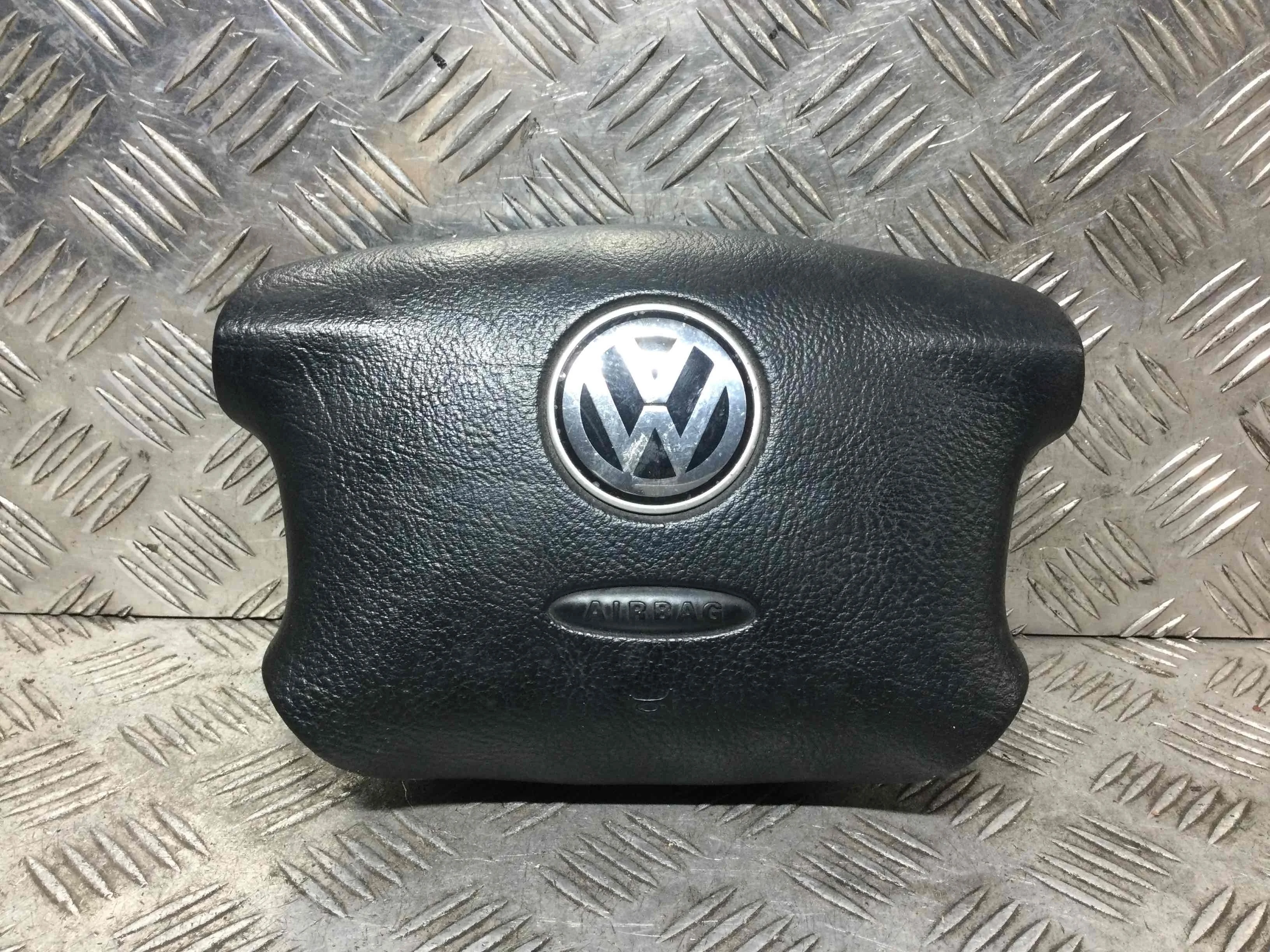 Подушка безопасности водителя Volkswagen Passat B5 (1996-2000) бензин 1.8 i Механика Седан