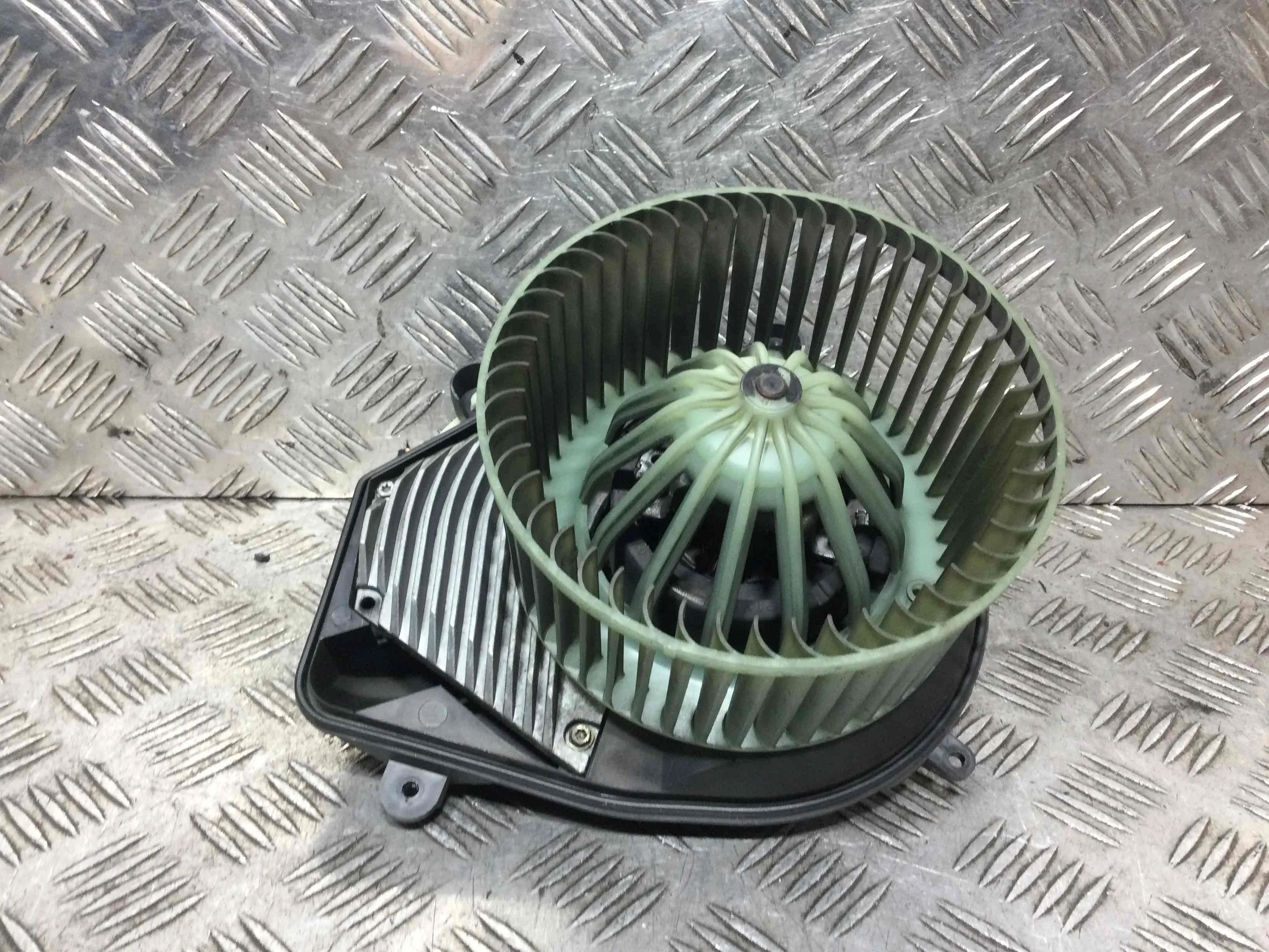 Моторчик печки Audi A4 B5 (1994-1999) бензин 1.6 i Механика Седан