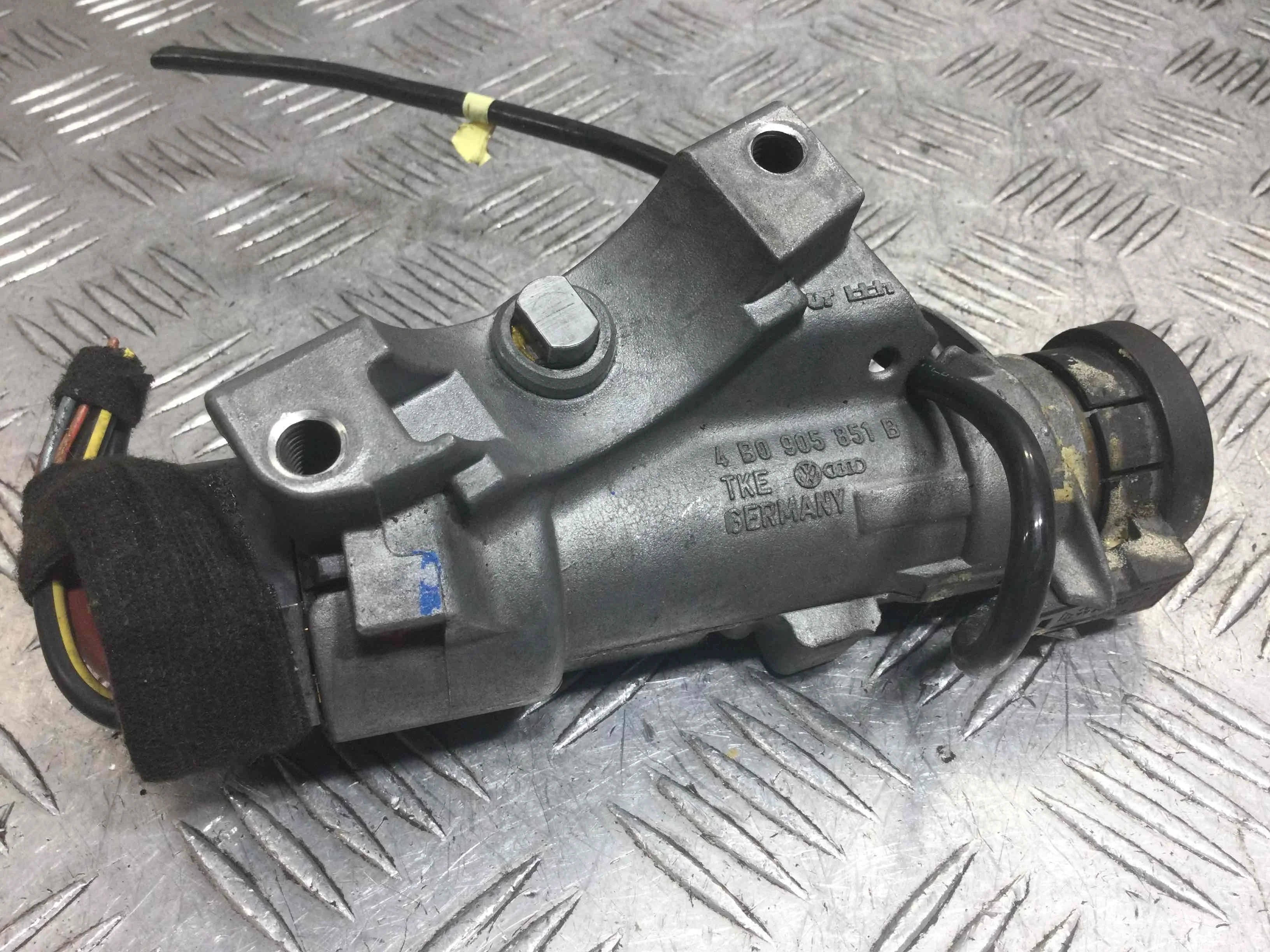 Замок зажигания Audi A6 C5/4B (1997-2004) дизель 2.5 TDI Автомат Универсал