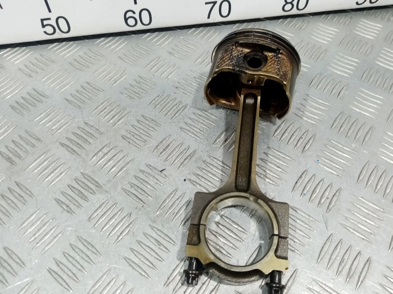 [ЧАСТЬ Б/У] Низ двигателя QQDB 1,8 - (Состояние: поршень с шатуном) [Код: 00620666 ]