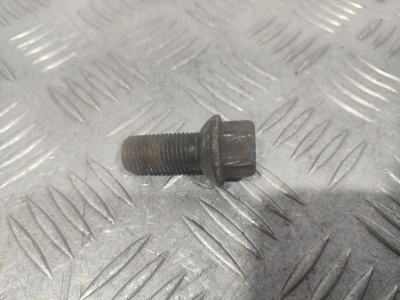 [Б/У] Болт колесный М14х1.5х30 Mercedes W205 [Код: 00639336 ]