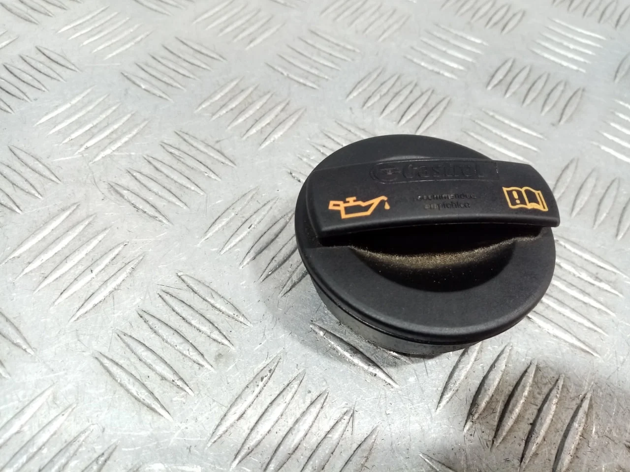 [Б/У] Крышка заливной масляной горловины [Код: 00640231 ]