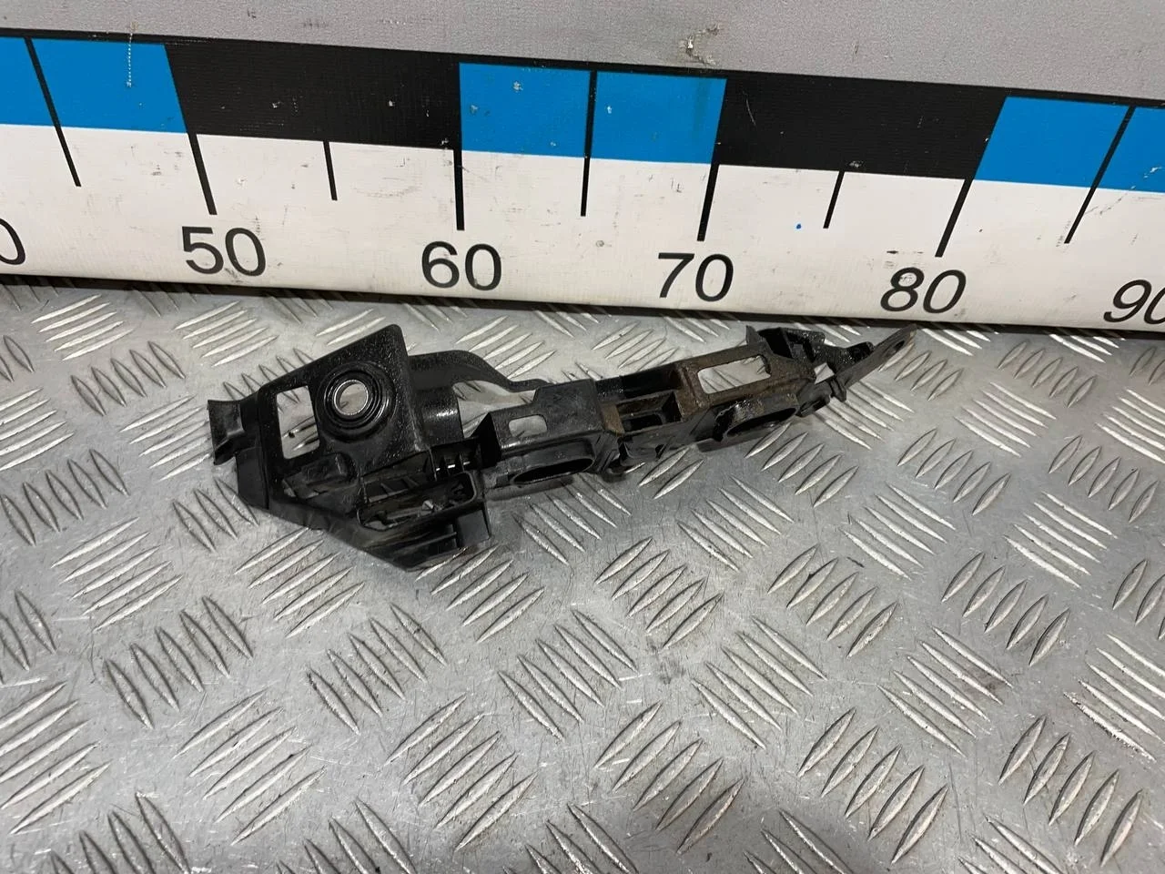 [Б/У] Направляющая переднего бампера левая VW Golf VII [Код: 00640504 ]