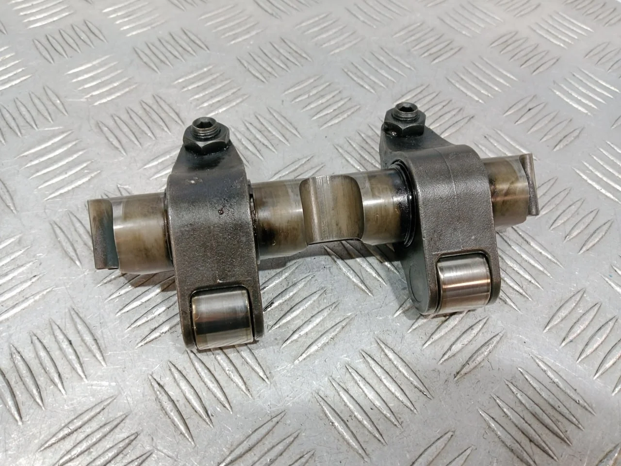 [Б/У] Ось коромысел [Код: 00640211 ]